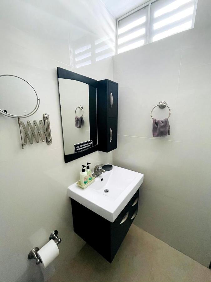 Cozy Studio Retreat With Private Parking And Free Laundry ปอนเซ ภายนอก รูปภาพ