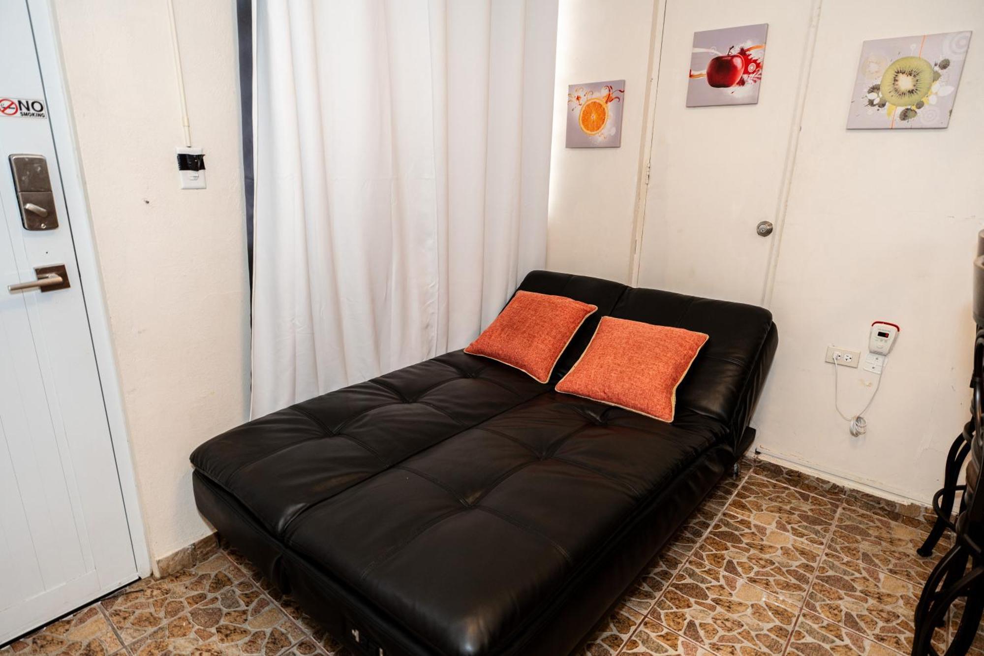 Cozy Studio Retreat With Private Parking And Free Laundry ปอนเซ ภายนอก รูปภาพ